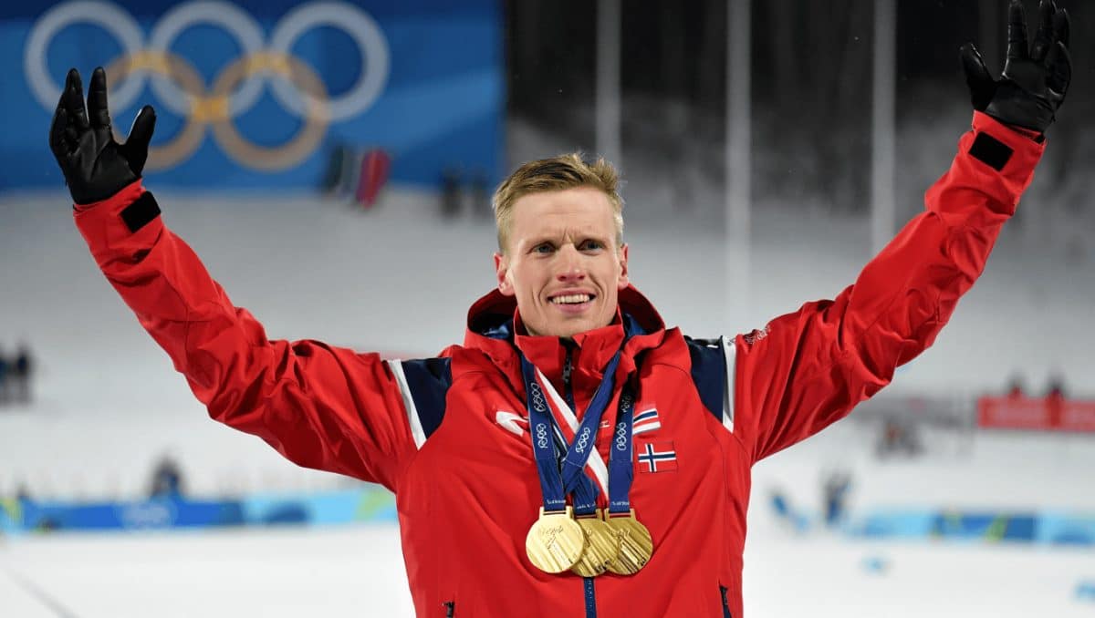 Den norske skidåkaren Johannes Høsflot Klæbo är nu ett guld från att matcha historiskt rekord vid vinter-OS