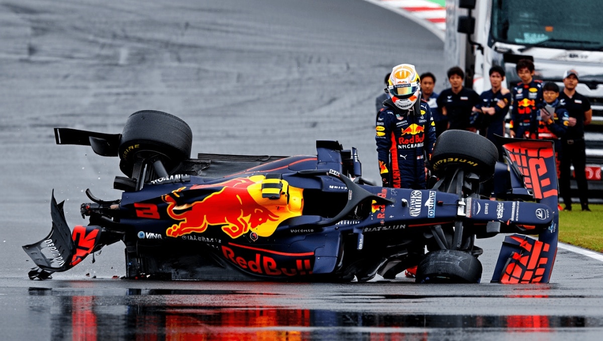 Arvid Lindblad zerlegt Formel-1-Auto bei Reifentest