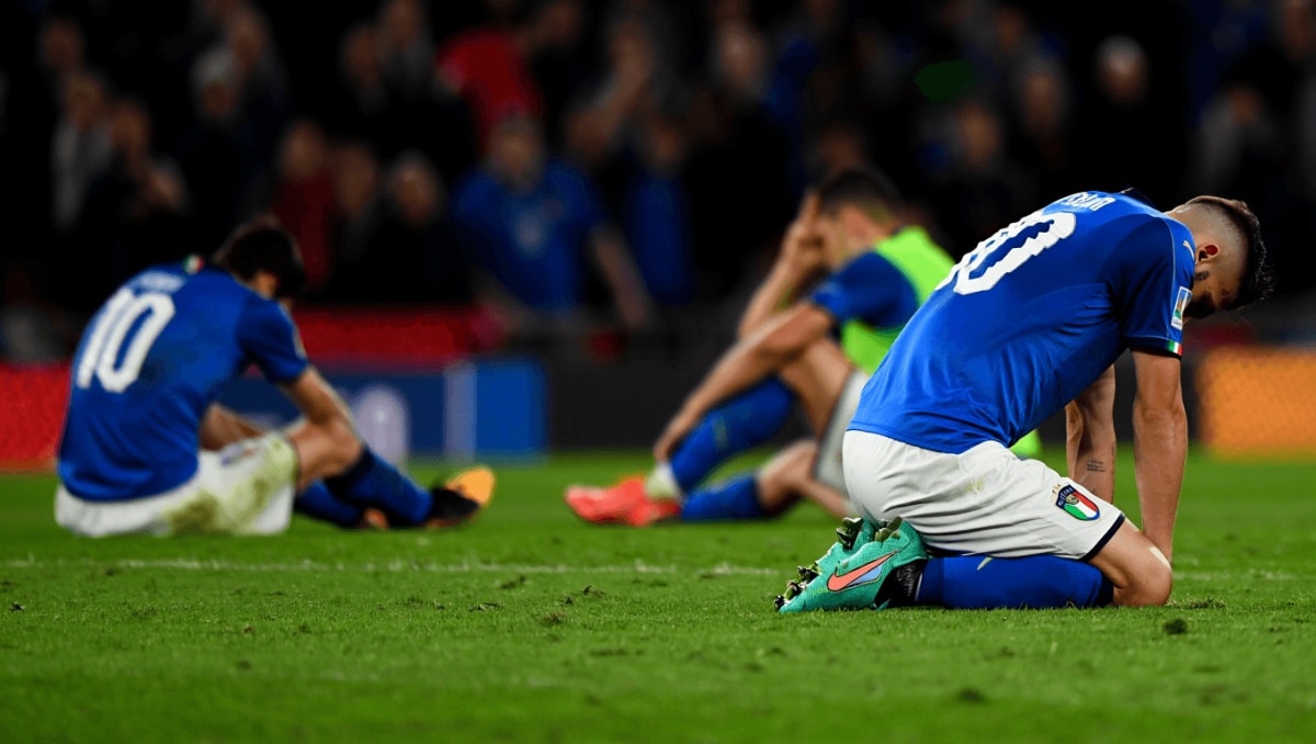 Italien eliminerades från VM för tredje upplagan i rad efter att ha förlorat på straffar