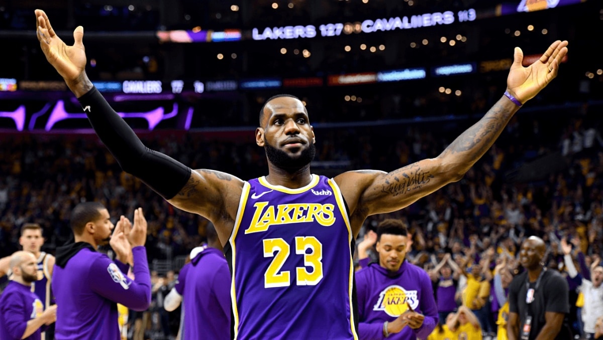 LeBron James slår rekordet för flest karriärvinster när Lakers säkrar divisionstiteln