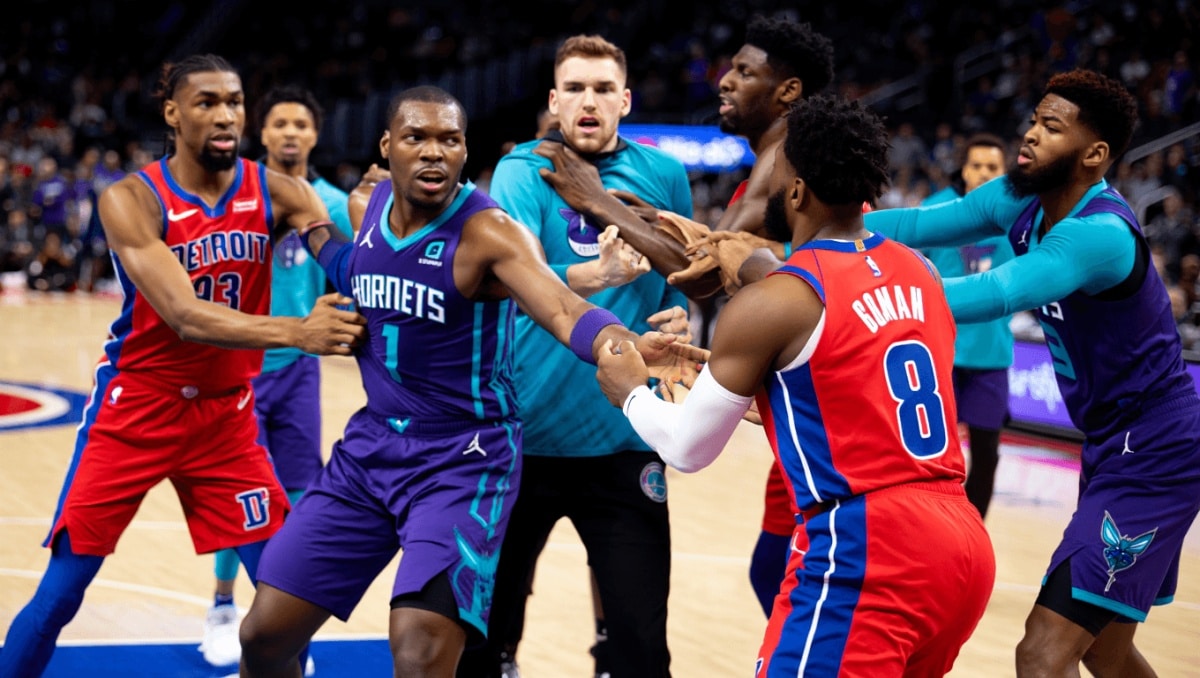 Två stora slagsmål i NBA på en dag: Det mellan Hornets och Pistons slutade i slagsmål