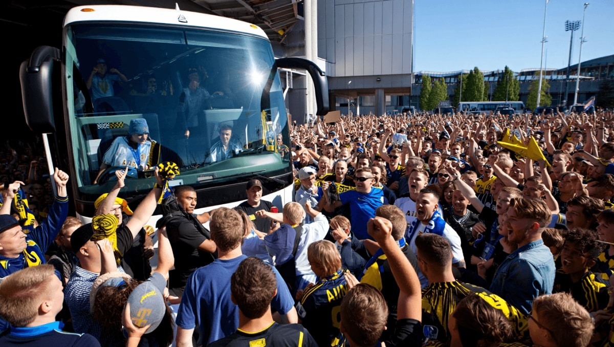 Här är AIK:s bussmottagning