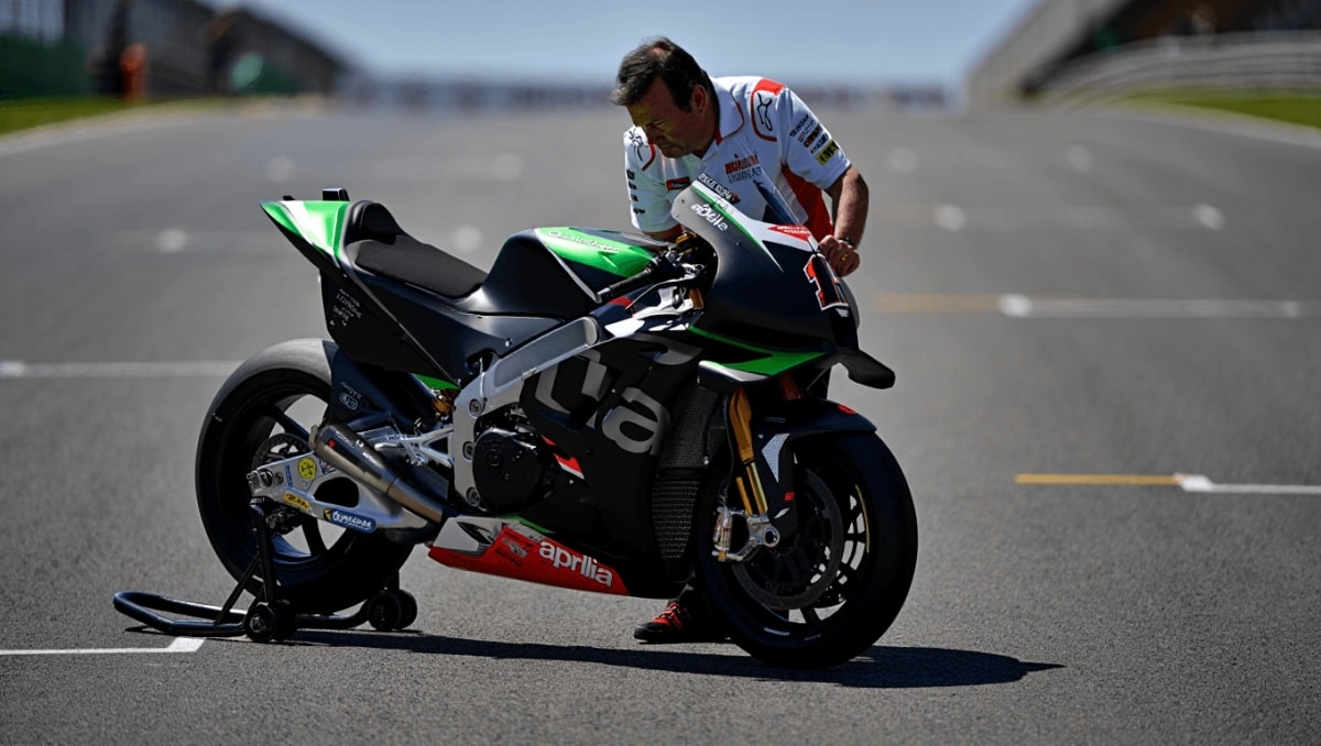 https://www.motorsport-magazin.com/motogp/bilder/aprilia-zeigt-850er-motorrad-fuer-2027-bei-motogp-test-in-jerez,2,2,0,75,23822,0.html