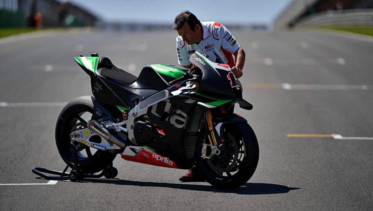 https://www.motorsport-magazin.com/motogp/bilder/aprilia-zeigt-850er-motorrad-fuer-2027-bei-motogp-test-in-jerez,2,2,0,75,23822,0.html