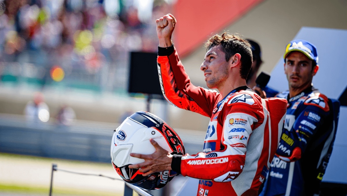 Marco Bezzecchi vinner femte raka MotoGP-loppet och leder mästerskapet med fyra poäng
