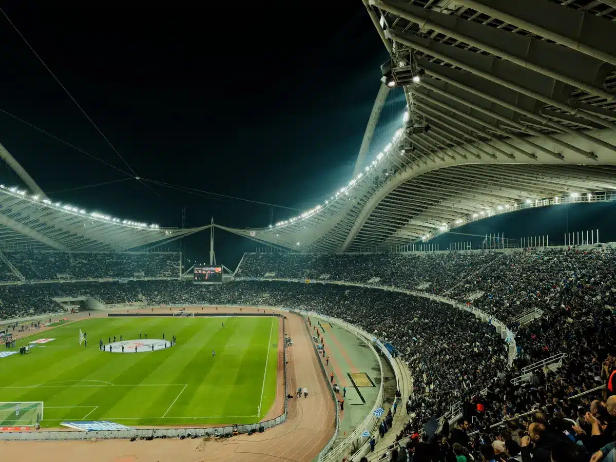 Fotbollsstadion under Nations League-match med publik
